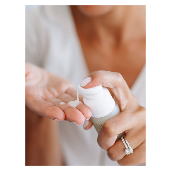 Eminence Acne Advanced Clarifying Hydrator Lifestyle
